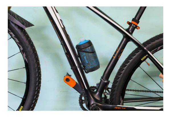 Bidon Zefal Sense Pro 500 Ml Noir / Bleu 2 Bidon Zefal Sense Pro 500 Ml Noir / Bleu – Image 2