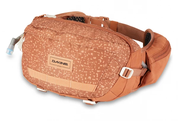 Ceinture Hydratation Dakine Hot Laps 5L + Poche à Eau 2L Camo Rouge 4 Ceinture Hydratation Dakine Hot Laps 5L + Poche à Eau 2L Camo Rouge – Image 4