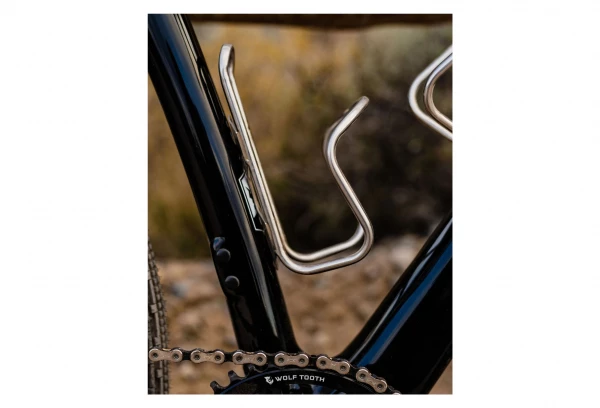 Porte-Bidon Wolf Tooth Morse Cage Ti Titane 3 Porte-Bidon Wolf Tooth Morse Cage Ti Titane – Image 3