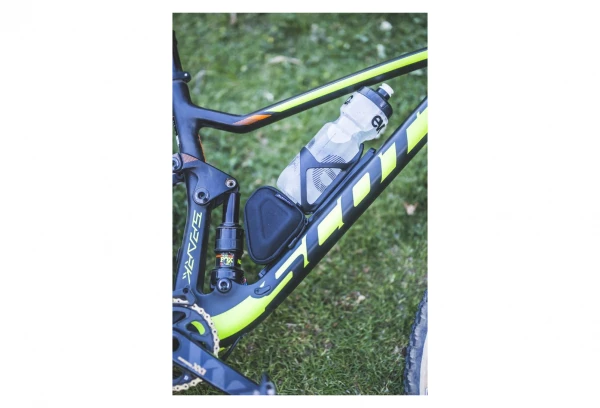 Porte-Bidon Multifonction Lyne Entrée Latérale (Côté Droit) + Sacoche De Rangement Noir 3 Porte-Bidon Multifonction Lyne Entrée Latérale (Côté Droit) + Sacoche De Rangement Noir – Image 3